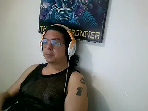 Snapshot of dancingbear14 chatting on 27, 5, 2026 dancingbear14 online show from 27, 5, 2026
