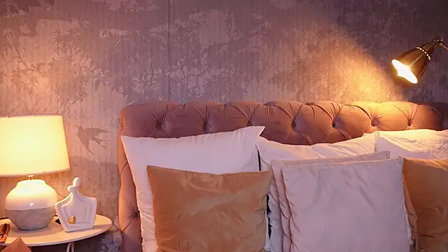 Snapshot of AngelaFay chatting on 11, 3, 2025 AngelaFay online show from 11, 3, 2025