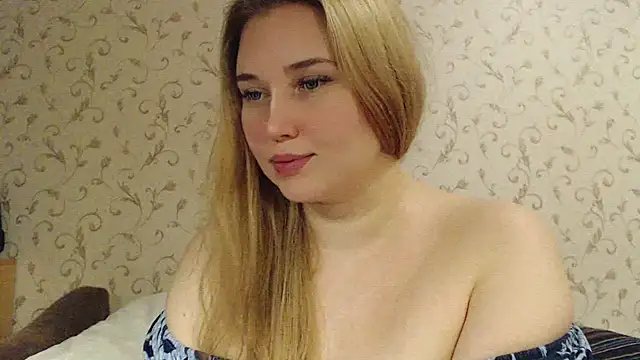 Snapshot of mmmPinUpGirl chatting on 8, 12, 2024 mmmPinUpGirl online show from 8, 12, 2024