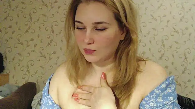 Snapshot of mmmPinUpGirl chatting on 9, 3, 2025 mmmPinUpGirl online show from 9, 3, 2025