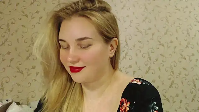 Snapshot of mmmPinUpGirl chatting on 8, 9, 2025 mmmPinUpGirl online show from 8, 9, 2025
