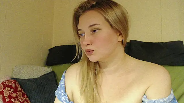 Snapshot of mmmPinUpGirl chatting on 17, 10, 2025 mmmPinUpGirl online show from 17, 10, 2025