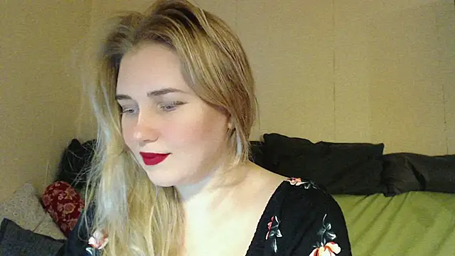 Snapshot of mmmPinUpGirl chatting on 9, 11, 2025 mmmPinUpGirl online show from 9, 11, 2025