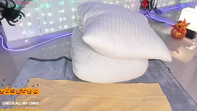 ohyesly  online show from 7, 10, 2025