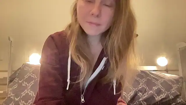 SweetLucy96 online show from 19, 12, 2024