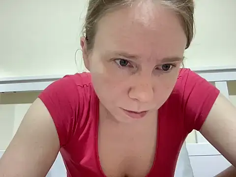 SweetLucy96 online show from 14, 11, 2025