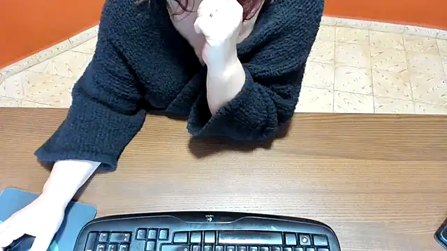 NikkiHolland online show from 7, 2, 2026