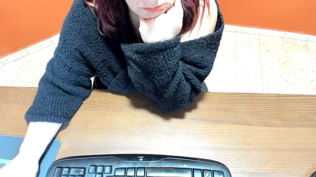 NikkiHolland online show from 6, 3, 2026