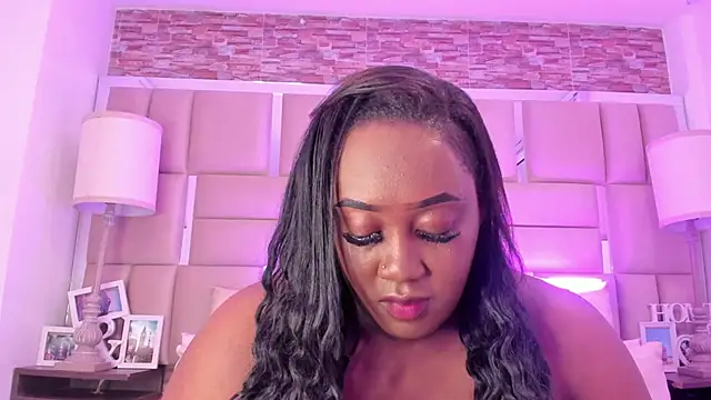 ShaniaBrownn online show from 17, 3, 2026