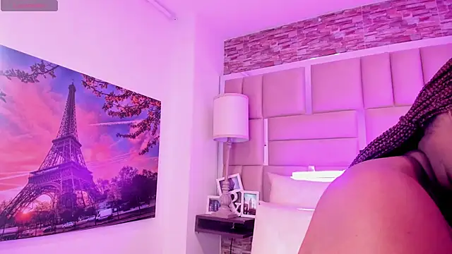 ShaniaBrownn online show from 8, 4, 2026