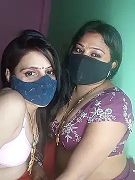 Snapshot of cutee__crazy chatting on 10, 10, 2025 cutee  crazy online show from 10, 10, 2025