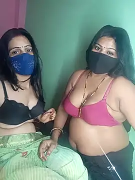 Snapshot of cutee__crazy chatting on 14, 10, 2025 cutee  crazy online show from 14, 10, 2025