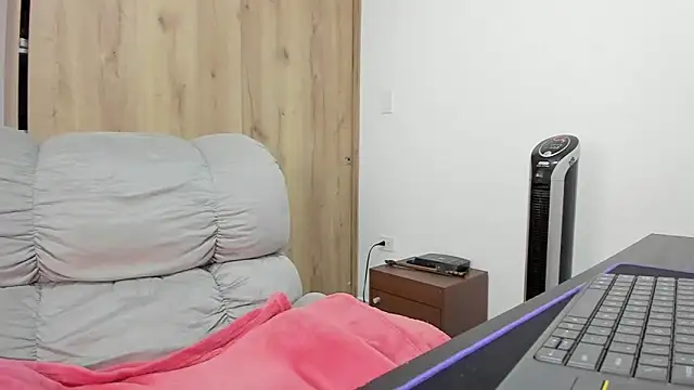 Snapshot of xspecialoomx chatting on 23, 3, 2026 xspecialoomx online show from 23, 3, 2026