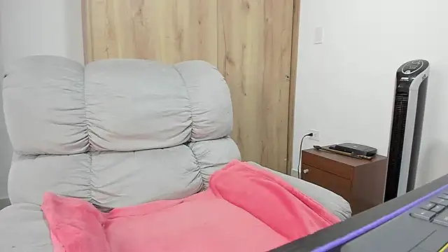 Snapshot of xspecialoomx chatting on 31, 3, 2026 xspecialoomx online show from 31, 3, 2026