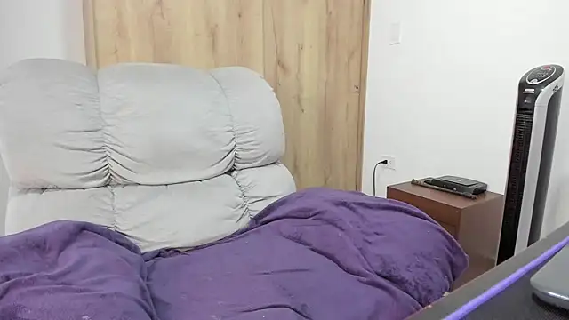 Snapshot of xspecialoomx chatting on 4, 4, 2026 xspecialoomx online show from 4, 4, 2026