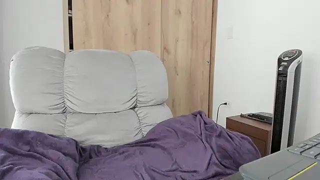 Snapshot of xspecialoomx chatting on 10, 4, 2026 xspecialoomx online show from 10, 4, 2026