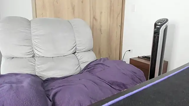 Snapshot of xspecialoomx chatting on 13, 4, 2026 xspecialoomx online show from 13, 4, 2026