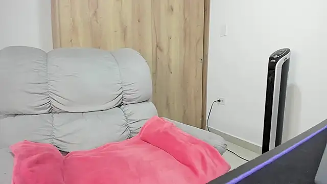 Snapshot of xspecialoomx chatting on 14, 4, 2026 xspecialoomx online show from 14, 4, 2026