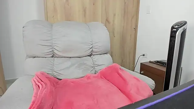 Snapshot of xspecialoomx chatting on 15, 4, 2026 xspecialoomx online show from 15, 4, 2026