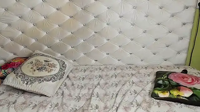 Snapshot of DoraMay chatting on 11, 3, 2025 DoraMay online show from 11, 3, 2025