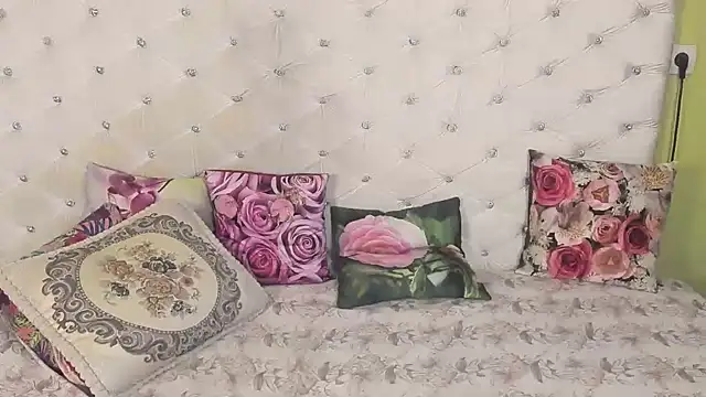 Snapshot of DoraMay chatting on 25, 9, 2025 DoraMay online show from 25, 9, 2025