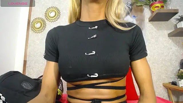 Snapshot of SexyLindaBig chatting on 2, 10, 2025 SexyLindaBig online show from 2, 10, 2025