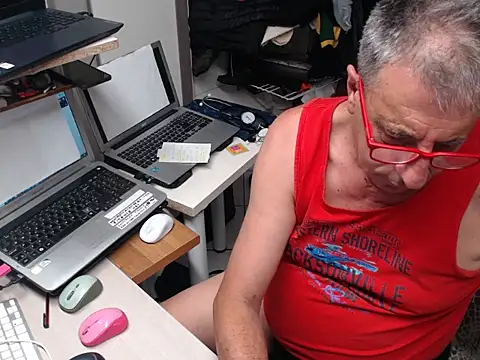 Snapshot of firenze77 chatting on 26, 5, 2026 firenze77 online show from 26, 5, 2026