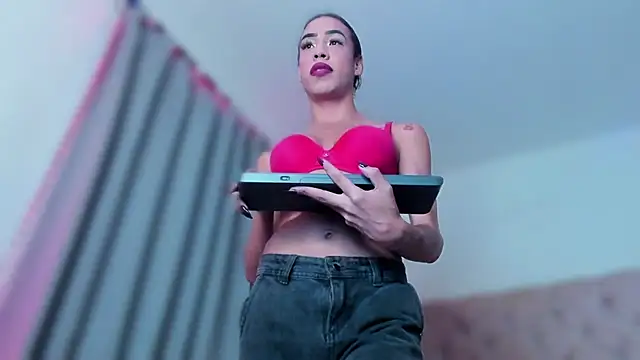 Snapshot of KatalinaMillan chatting on 1, 3, 2026 KatalinaMillan online show from 1, 3, 2026