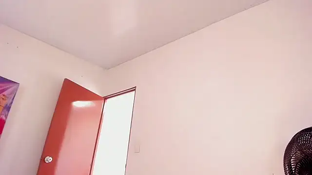 Snapshot of xLatinahotx chatting on 19, 12, 2024 xLatinahotx online show from 19, 12, 2024