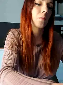 Snapshot of clara-francaise chatting on 6, 5, 2026 clara-francaise online show from 6, 5, 2026