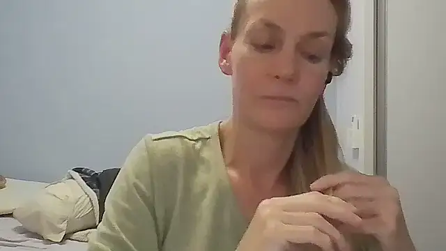 Snapshot of Annylove1 chatting on 23, 4, 2026 Annylove1 online show from 23, 4, 2026