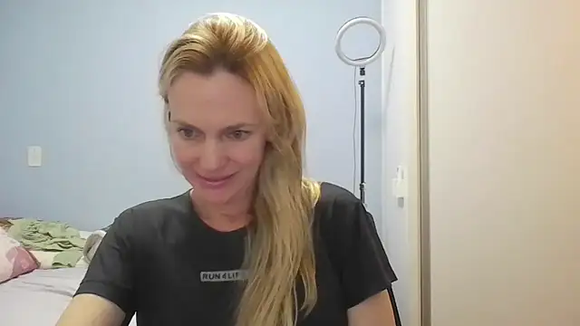 Snapshot of Annylove1 chatting on 23, 4, 2026 Annylove1 online show from 23, 4, 2026