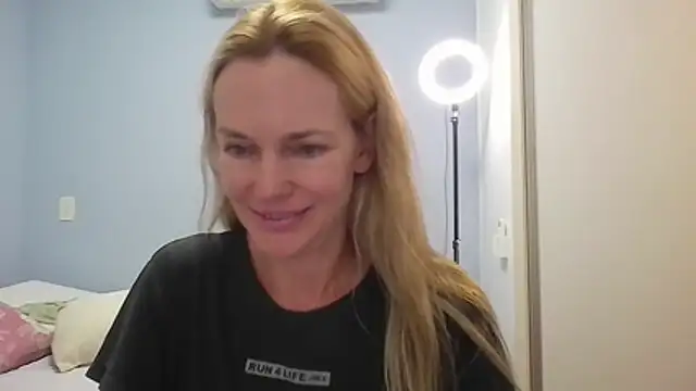 Snapshot of Annylove1 chatting on 27, 4, 2026 Annylove1 online show from 27, 4, 2026