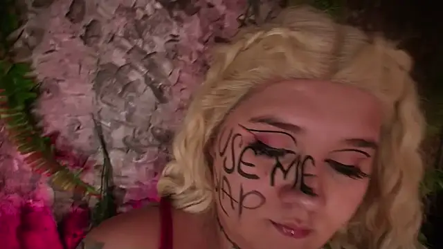 Snapshot of Laura_takint chatting on 12, 12, 2024 Laura takint online show from 12, 12, 2024