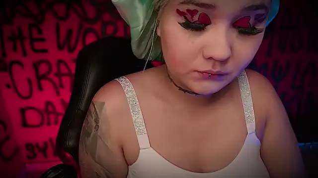 Snapshot of Laura_takint chatting on 14, 2, 2025 Laura takint online show from 14, 2, 2025