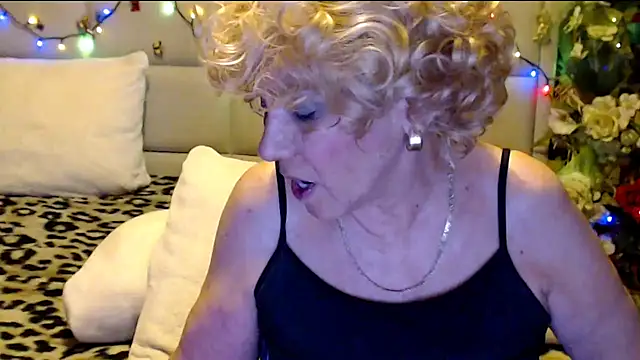 Snapshot of HappyWomanOn chatting on 16, 1, 2026 HappyWomanOn online show from 16, 1, 2026