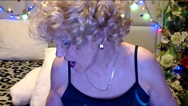 Snapshot of HappyWomanOn chatting on 17, 1, 2026 HappyWomanOn online show from 17, 1, 2026