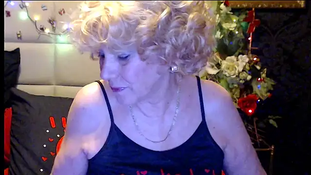 Snapshot of HappyWomanOn chatting on 1, 2, 2026 HappyWomanOn online show from 1, 2, 2026