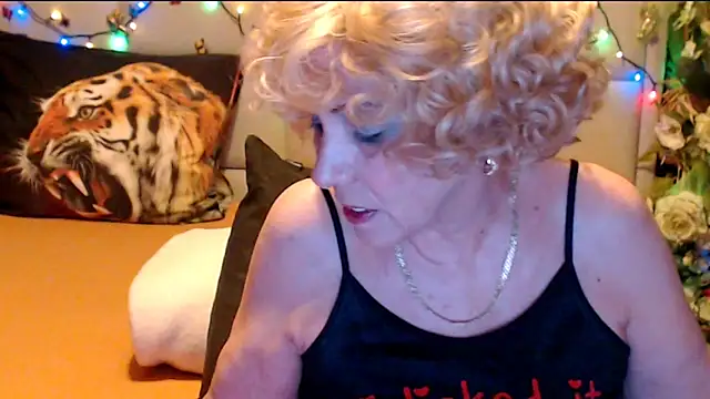 Snapshot of HappyWomanOn chatting on 9, 2, 2026 HappyWomanOn online show from 9, 2, 2026