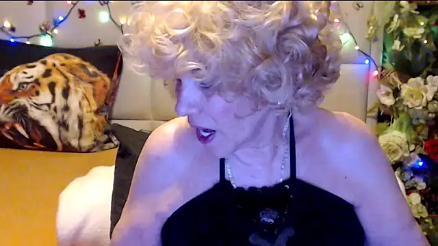 Snapshot of HappyWomanOn chatting on 10, 2, 2026 HappyWomanOn online show from 10, 2, 2026