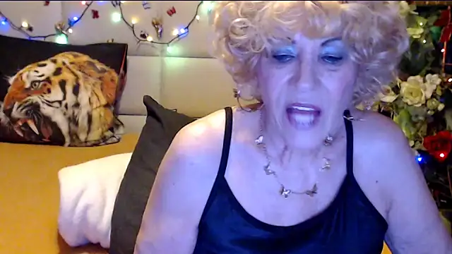 Snapshot of HappyWomanOn chatting on 13, 2, 2026 HappyWomanOn online show from 13, 2, 2026