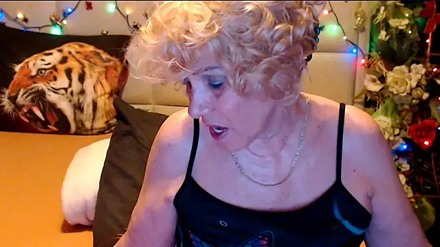 Snapshot of HappyWomanOn chatting on 17, 2, 2026 HappyWomanOn online show from 17, 2, 2026