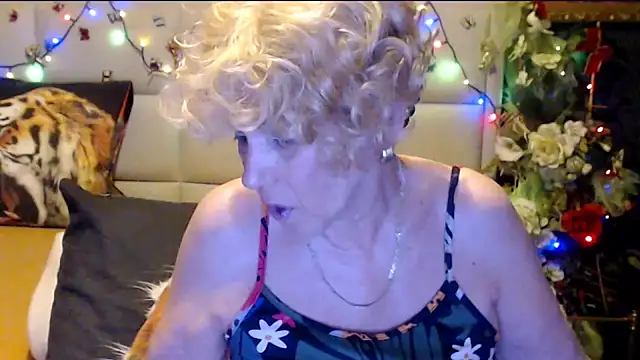Snapshot of HappyWomanOn chatting on 19, 2, 2026 HappyWomanOn online show from 19, 2, 2026