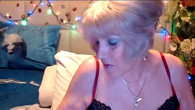 Snapshot of HappyWomanOn chatting on 1, 3, 2026 HappyWomanOn online show from 1, 3, 2026