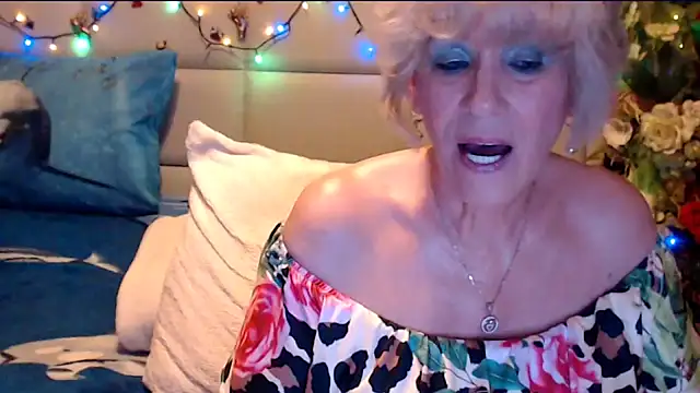 Snapshot of HappyWomanOn chatting on 3, 3, 2026 HappyWomanOn online show from 3, 3, 2026