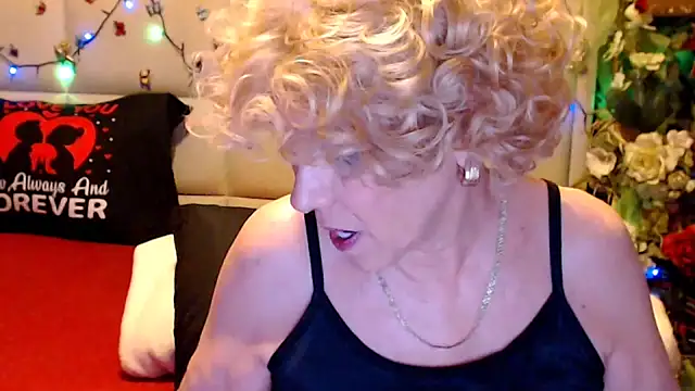 Snapshot of HappyWomanOn chatting on 8, 3, 2026 HappyWomanOn online show from 8, 3, 2026