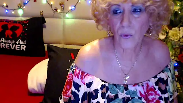 Snapshot of HappyWomanOn chatting on 11, 3, 2026 HappyWomanOn online show from 11, 3, 2026