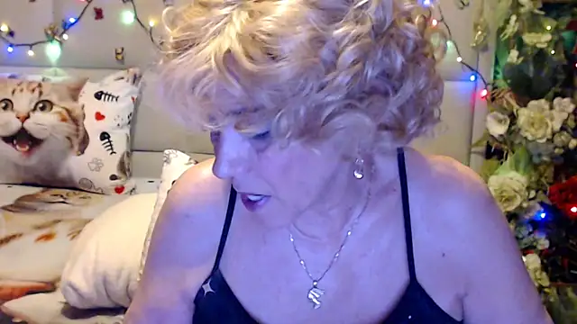 Snapshot of HappyWomanOn chatting on 17, 3, 2026 HappyWomanOn online show from 17, 3, 2026