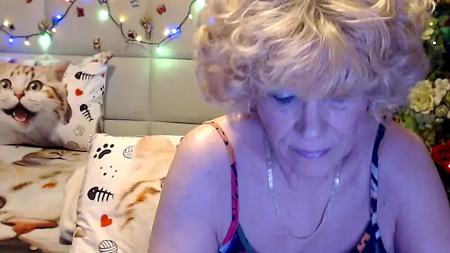 Snapshot of HappyWomanOn chatting on 24, 3, 2026 HappyWomanOn online show from 24, 3, 2026