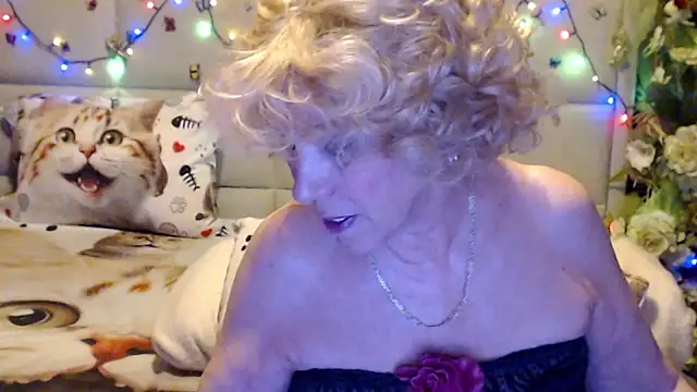 Snapshot of HappyWomanOn chatting on 2, 4, 2026 HappyWomanOn online show from 2, 4, 2026
